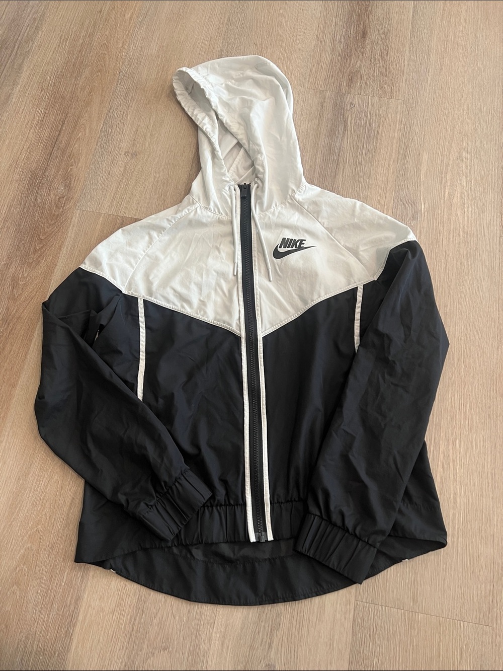 Nike Women’s Zip Up✔️